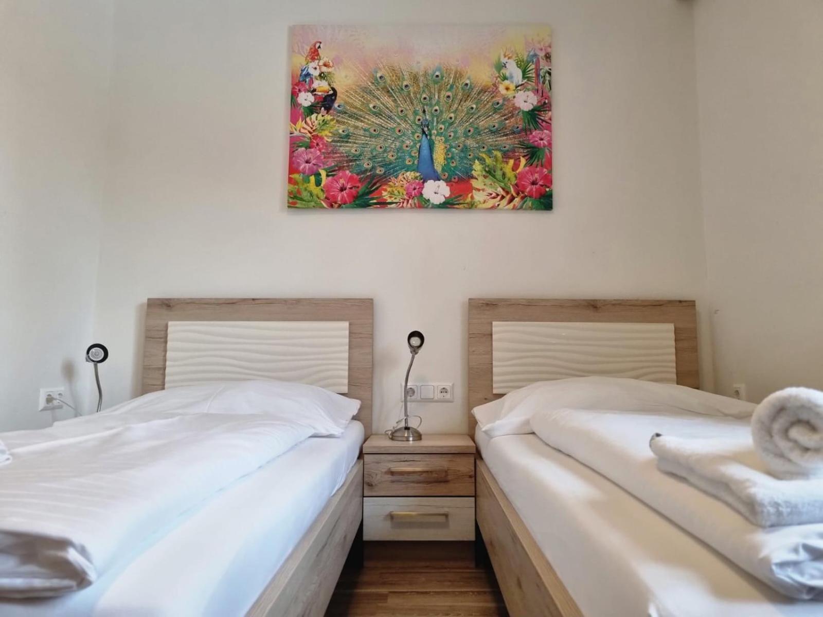 Josef Wolfik Strasse 10 Apartment Stockerau Zimmer foto