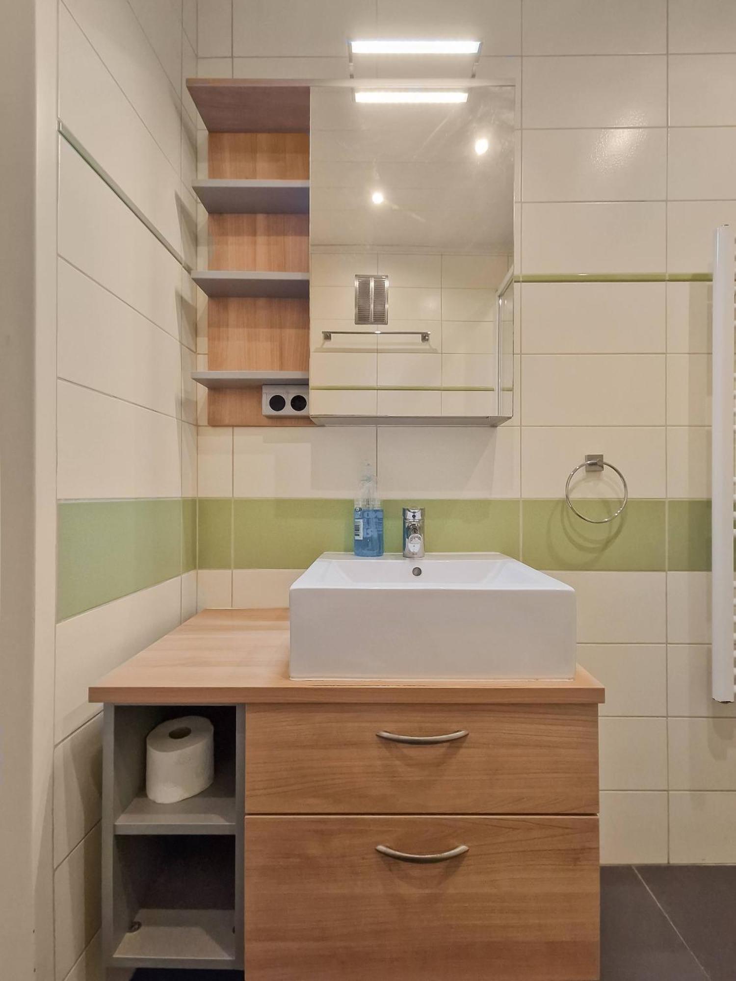 Josef Wolfik Strasse 10 Apartment Stockerau Zimmer foto