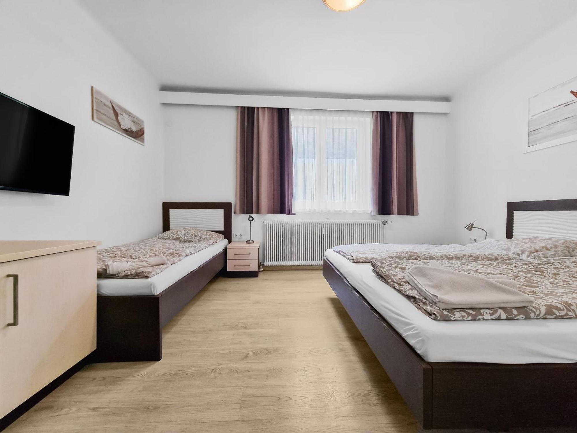 Josef Wolfik Strasse 10 Apartment Stockerau Zimmer foto
