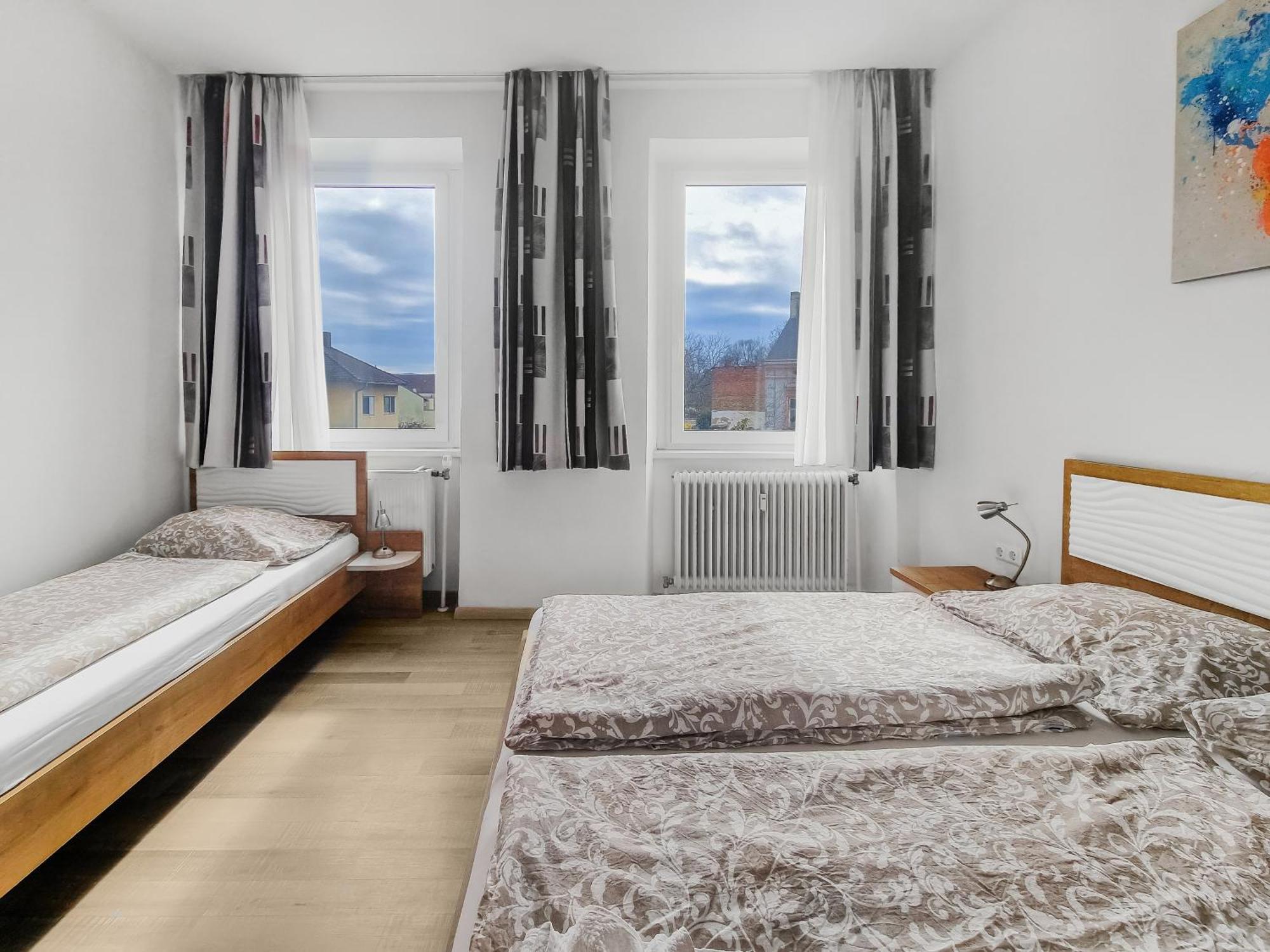 Josef Wolfik Strasse 10 Apartment Stockerau Zimmer foto